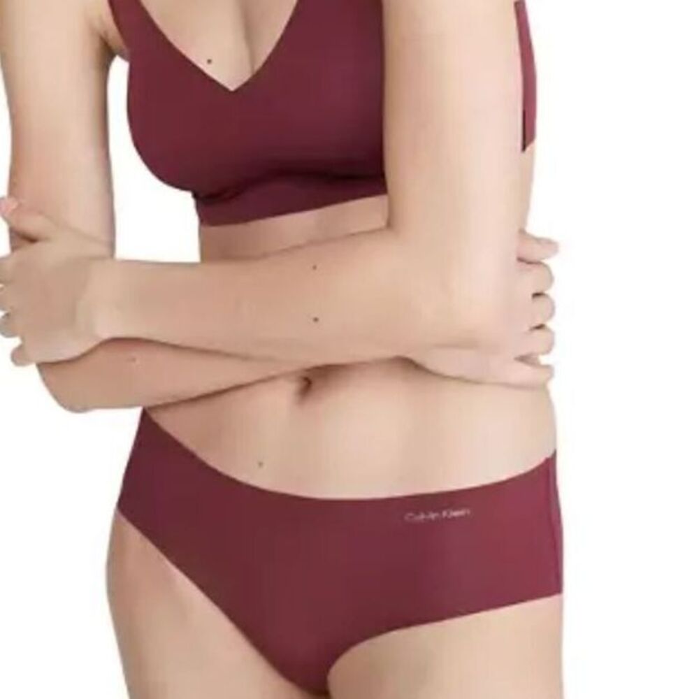 Large Calvin Klein Women Invisibles Hipster Pantys, Manic Red,